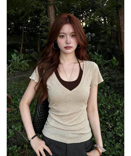 한 부서 페이크 레이어드 반팔 티셔츠 여성 여름 V넥 몸매 가꾸기 디자인 센스 작은 대중 출퇴근 바람 맨위