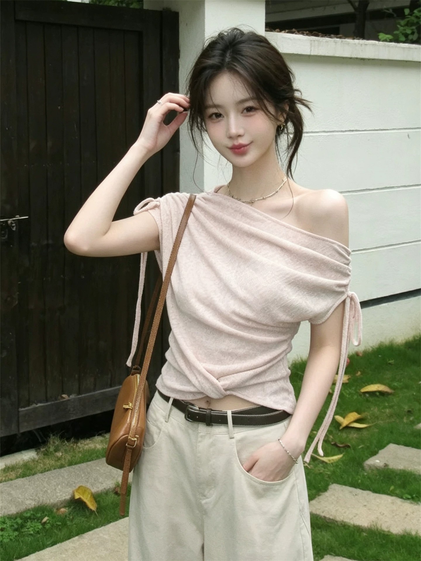 원본 원단 것 달콤함 핑크색 비스듬한 어깨 반팔 티셔츠 여성 여름 펌프 Pleat 레이스업 슬림해 보이는 오프숄더 맨위