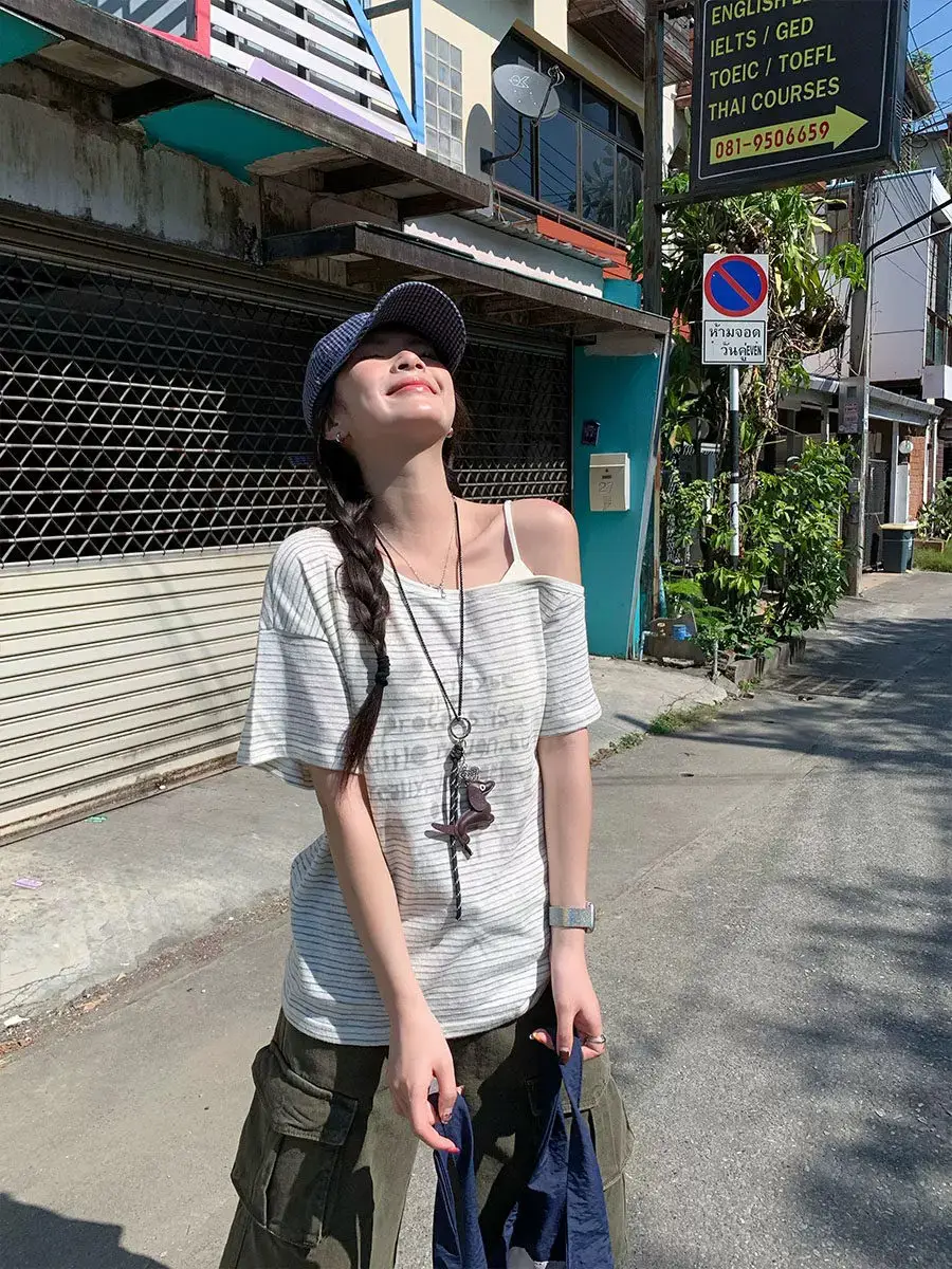 스트라이프 비대칭 넥 반팔 티셔츠 상세 이미지 6