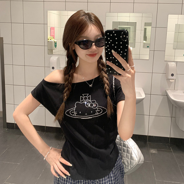 핫걸 비스듬한 칼라 오프숄더 고양이 핫픽스 반팔 티셔츠 여성 디자인 센스 몸매 가꾸기 슬림해 보이는 맨위 여름