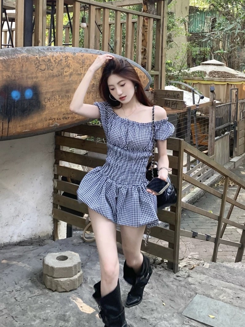 프랑스식 레트로 흑인과 백인 체크무늬 오프숄더 점프 슈트 여름 장난기 넘치는 디자인 센스 연령 감소 올인원 꽃밭 바지