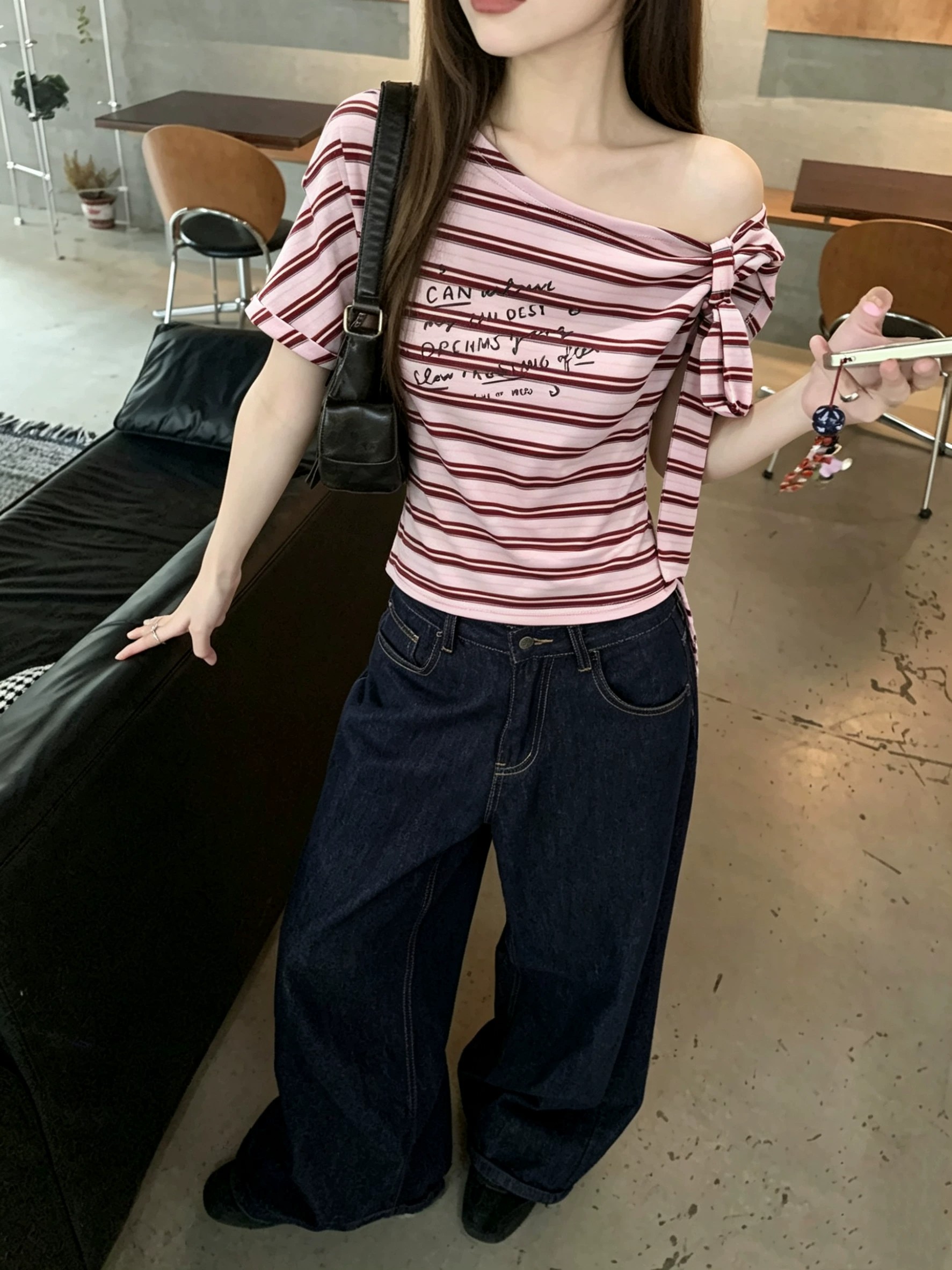 아메리칸 핫걸 핑크색 스트라이프 불규칙 비스듬한 어깨 반팔 티셔츠 여성 여름 몸매 가꾸기 슬림해 보이는 다용도 고유 한 맨위