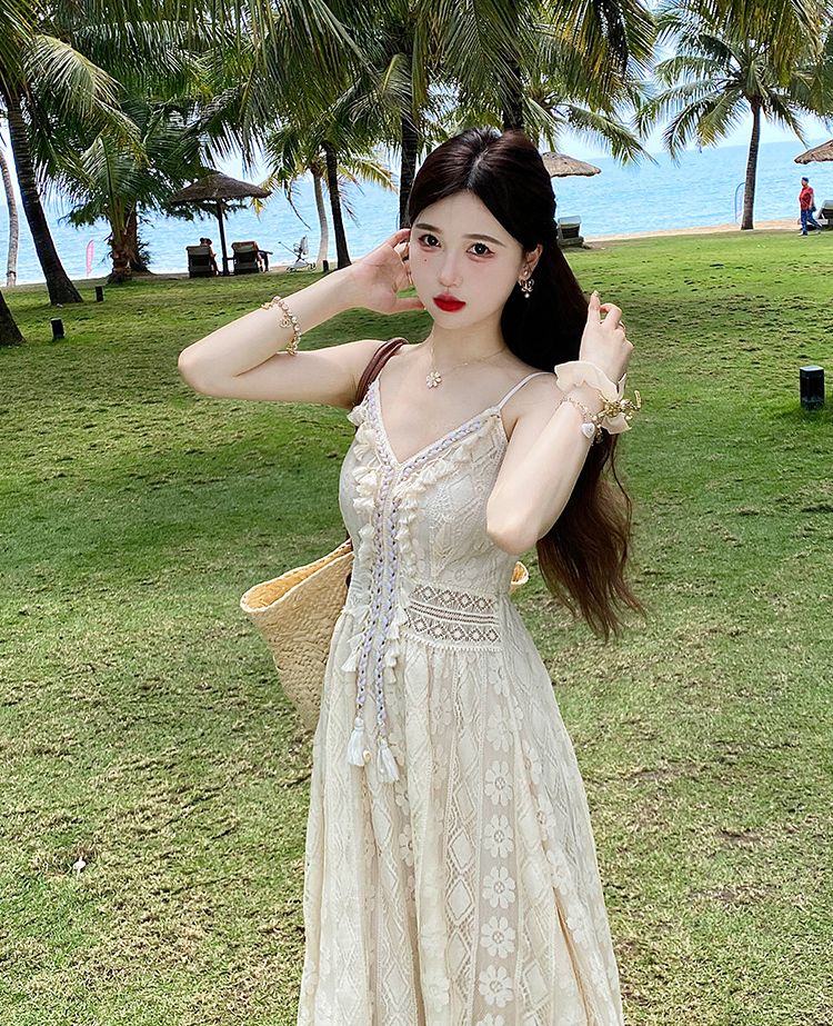 Chic 술 홀로우 아웃 레이스 슬립 여성 드레스 여름 2026 새로운 중간 길이 허리 수축 외국 가스 A라인 스커트
