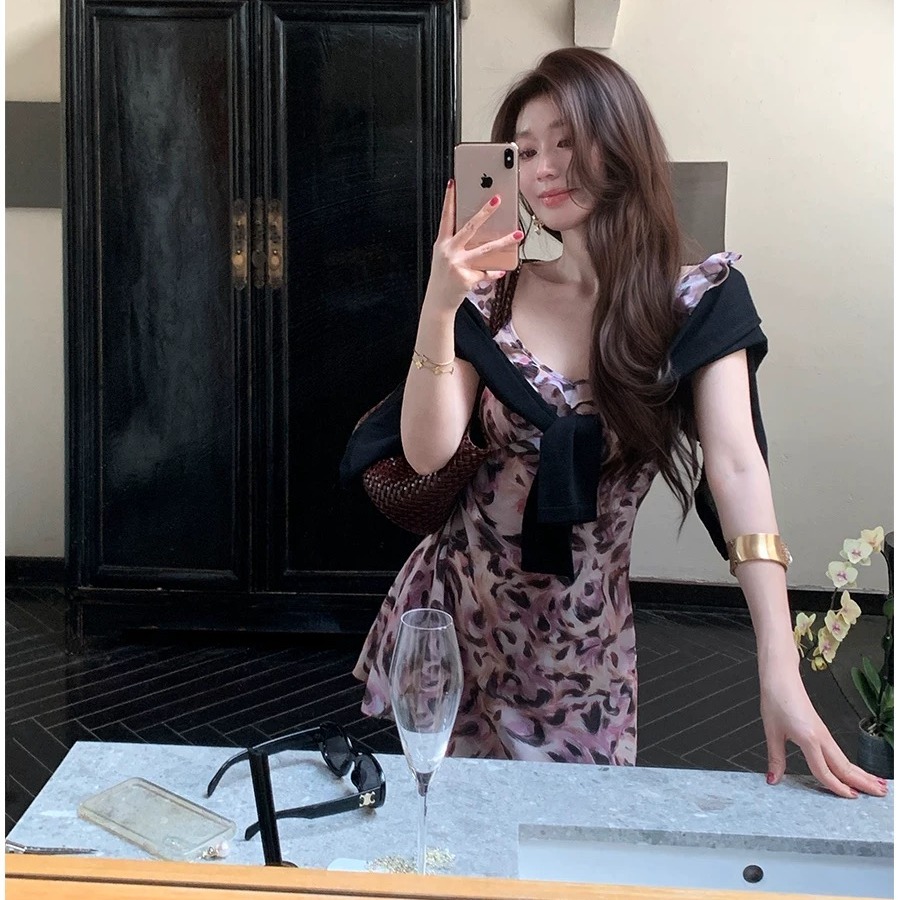 프랑스식 V넥 보라색 레오파드 무늬 유화 비스듬한 자르다 슬립 여성 드레스 2026 여름 섹션 휴가 바람 몸매 가꾸기 슬림해 보이는