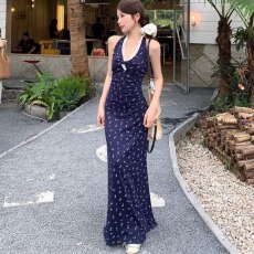 批发甜辣妹蕾丝拼接扭结设计感挂脖吊带<b class='q'>连衣裙</b>2026夏季新款碎花长裙女