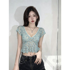 批发法式温柔风超好看<b class='q'>V领</b>飞飞袖短款T恤女夏季辣妹性感蕾丝小上衣