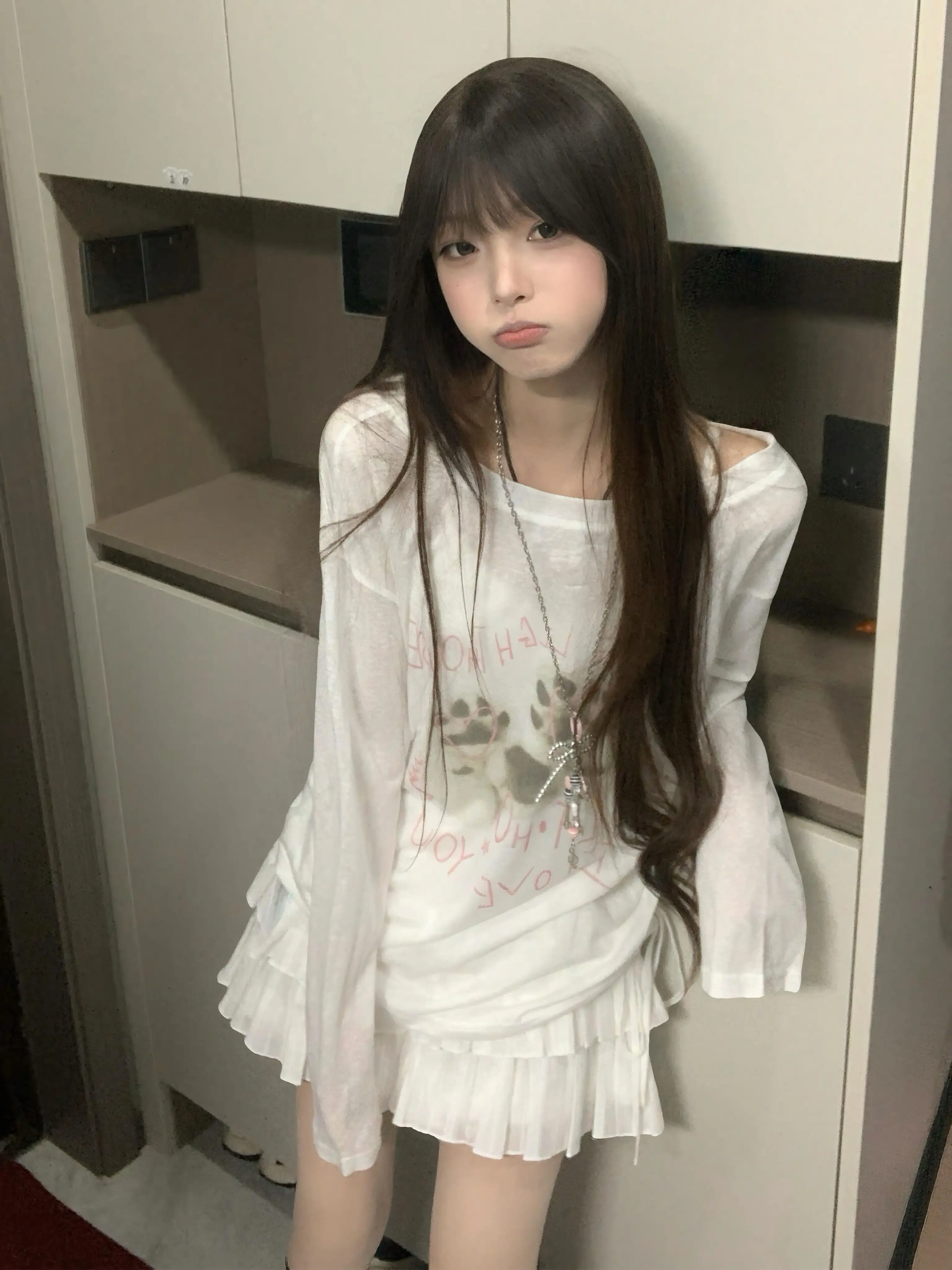 견갑 프린팅 오프숄더 긴소매 티셔츠 상세 이미지 2