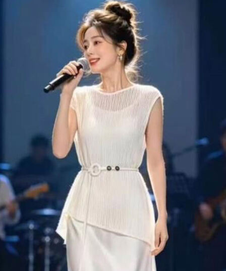 여름 빛 럭셔리 고급 센스 니트 맨위 패션 슬림해 보이는 품격 홀로우 아웃 자외선 차단 티셔츠 여성 한국 대외 무역