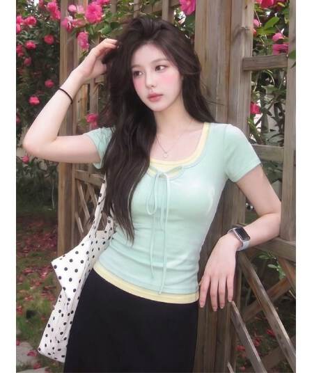 도파민 녹색 광장 칼라 스트랩 반팔 티셔츠 여성 여름 핫걸 페이크 레이어드 쇼트 스타일 맨위 한국 대외 무역 외부 싱글