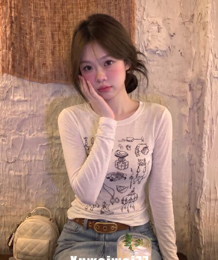 눈꽃 면 한 부서 레트로 수채화 낙서 프린트 긴팔 티셔츠 여성 얇은 스타일 몸매 가꾸기 슬림해 보이는 다용도 라운드 넥 맨위