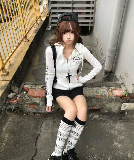아메리칸 레트로 프린트 후드 티 스웨터 여성 이른 가을 폭발 몸매 가꾸기 달콤한 핫걸 오픈 가디건 쇼트 스타일 조수 브랜드 맨위