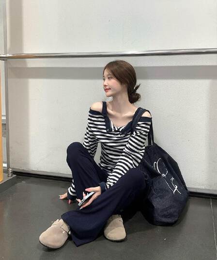 원본 원단 가을 달콤한 차가운 핫걸 스트라이프 페이크 레이어드 긴팔 티셔츠 디자인 센스 몸매 가꾸기 슬림해 보이는 맨위