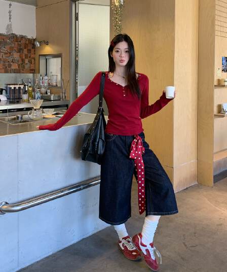 260 그램 사람들 면 빨간색 깊은 V 넥 기본 셔츠 여성 리우 딩 디자인 센스 몸매 가꾸기 긴팔 티셔츠 핫걸 허리 수축 맨위