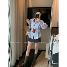 批发<b class='q'>春</b>秋辣妹新款修身收腰衬衫外套蓝色条纹设计感小众长袖上衣纯欲
