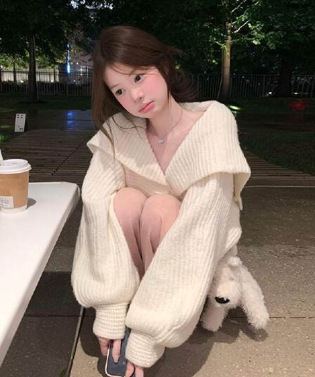 화이트 빅 칼라 니트 스웨터 코트 여성 의류 가을 겨울철 새로운 디자인 센스 작은 대중 슈퍼 잘 생긴 맨위
