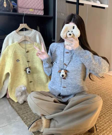소뿔 버클 달콤함 강아지 긴팔 스웨터 코트 가을 겨울 새로운 연령 감소 디자인 센스 루즈핏 니트 맨위