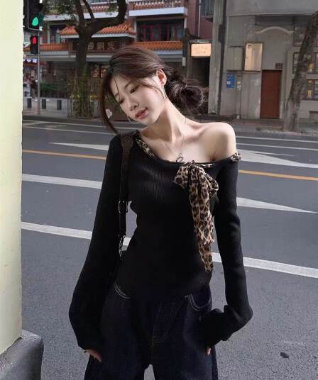 모달 사람들 면 핫걸 레오파드 무늬 나비 넥타이 티셔츠 여성 이른 가을 디자인 센스 몸매 가꾸기 오프숄더 맨위