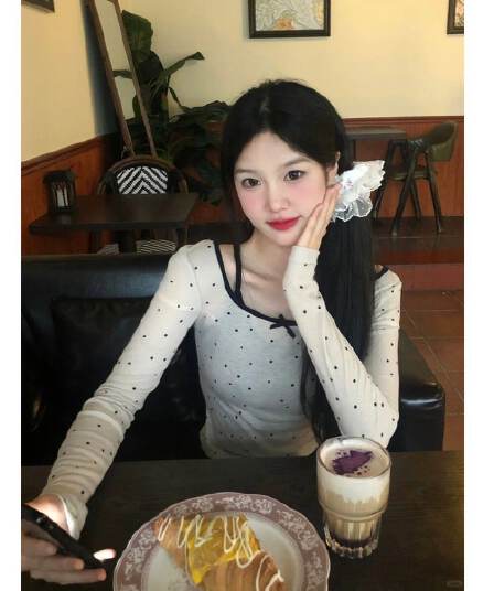 주간 실크 리브 사람들 면 달콤한 스타일 오프숄더 도트 무늬 긴팔 티셔츠 여성 의류 이른 봄 페이크 레이어드 bm 맨위
