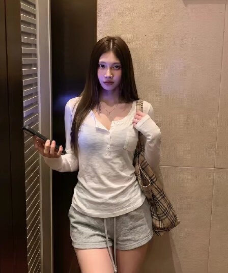 미니멀리즘 한 팬 헨리 칼라 긴팔 주머니 티셔츠 이른 가을 새로운 여성 몸매 가꾸기 슬림해 보이는 다용도 맨위
