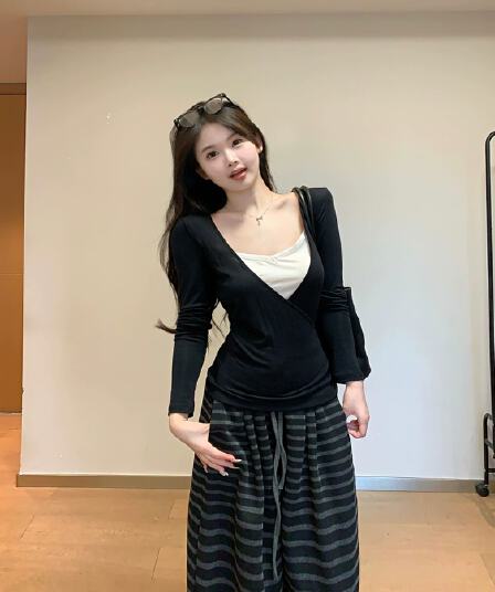 디자인 센스 배색 패치워크 기본 셔츠 티셔츠 여성 가을 작은 대중 몸매 가꾸기 Chic 페이크 레이어드 인사이드 가져 가라. 긴팔 맨위