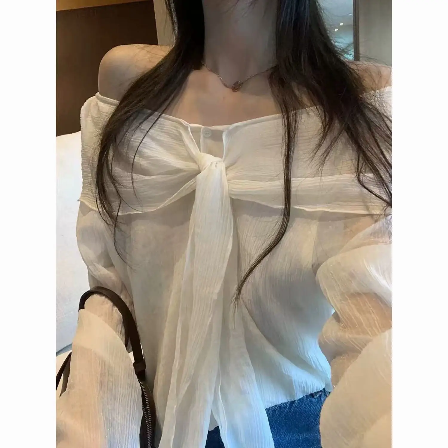 오프숄더 프릴 긴소매 셔츠 상세 이미지 8