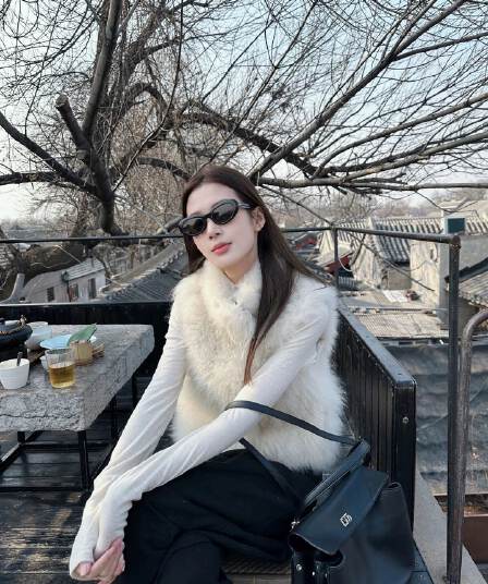 원본 두꺼운 솜을 넣은 있음 네리 모피 조끼 여자 2025 겨울 모방 밍크 플리스 조끼 패션 슬림해 보이는