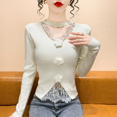 批发实拍<b class='q'>花朵</b>蕾丝拼接V领挂脖针织衫女秋冬设计感气质内搭打底衫毛衣