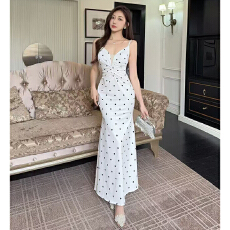 批发法式巨好看黑色波点吊带连衣裙女夏高级感修身显瘦度假风吊带<b class='q'>长裙</b>