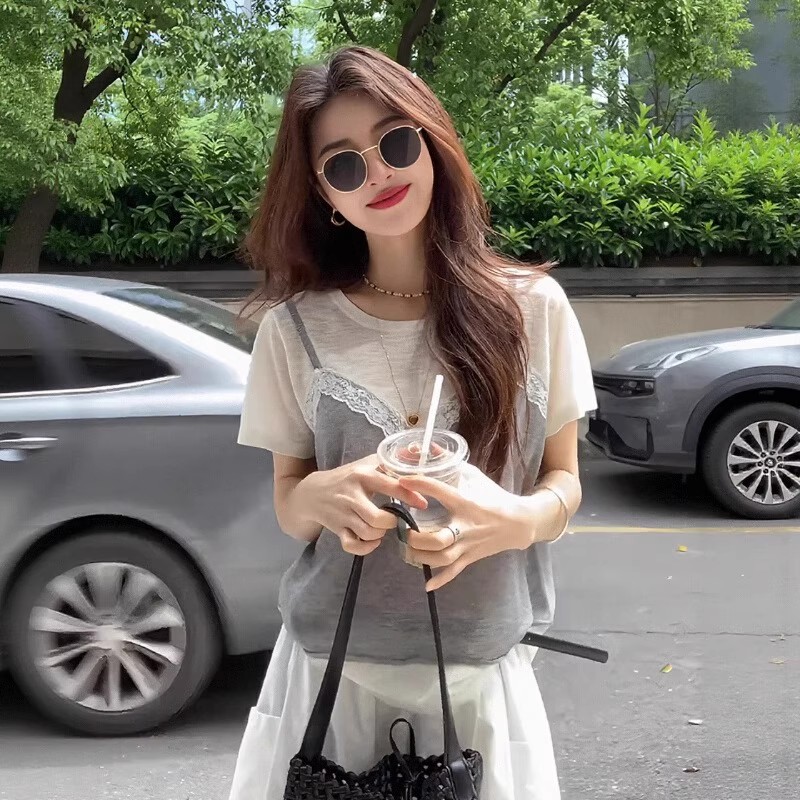 Chic 대비 색 스티칭 슬링 가짜 두 조각 짧은 소매 티셔츠 여자 여름 한 부서 연령 감소 디자인 센스 느슨한 짧은 맨위
