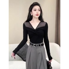 批发<b class='q'>v领</b>网纱打底衫女秋冬季内搭可外穿2025年新款设计感修身上衣