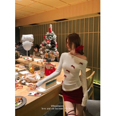 批发<b class='q'>丝绒</b>蝴蝶结 圣诞一字肩上衣女秋冬保暖长袖修身露肩打底衫