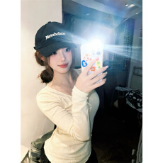 批发实拍  韩系白色纽扣长袖t恤<b class='q'>女</b>内搭<b class='q'>打底衫</b>修身正肩上衣