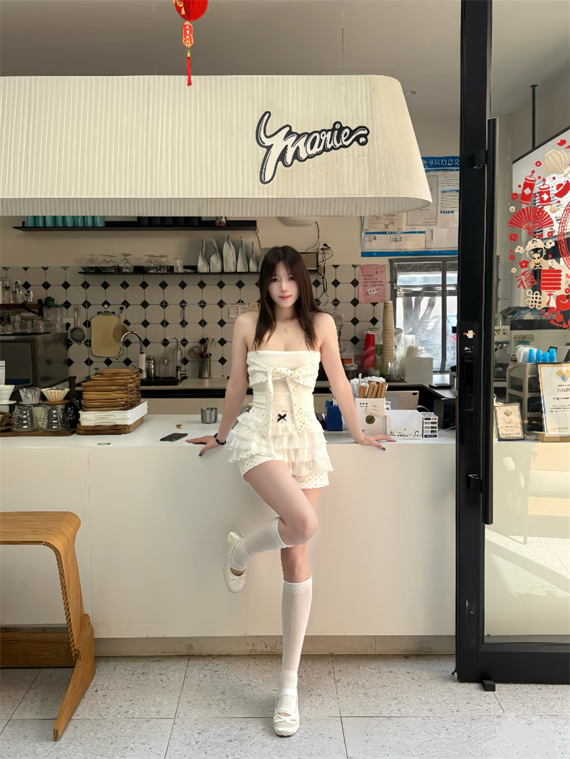 실사 화이트 스트랩 도트 무늬 튜브탑 맨위 케이크 레이스 레이스 디자인 반바지 세트