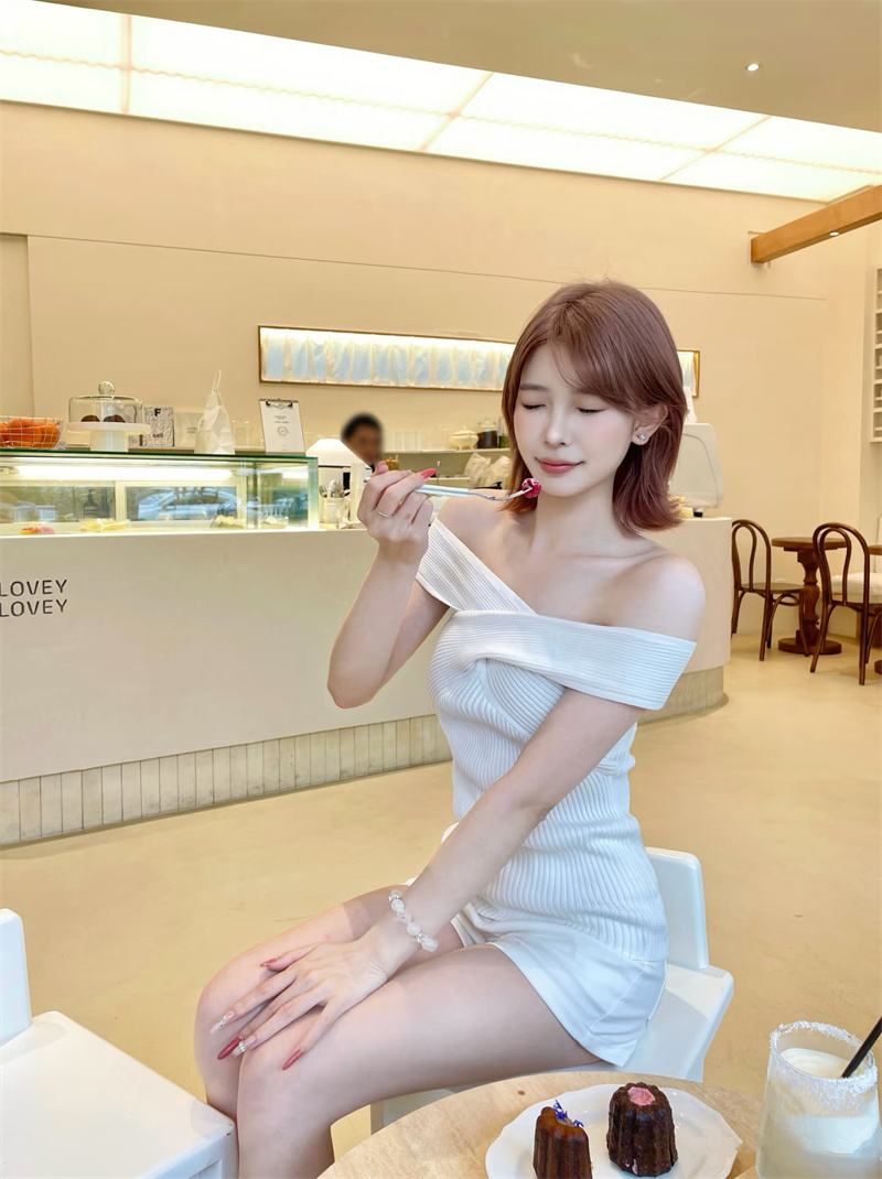 실사 여름 한 부서 섹시함 핫걸 쇄골 오프숄더 십자가 반팔 니트 티셔츠 여성