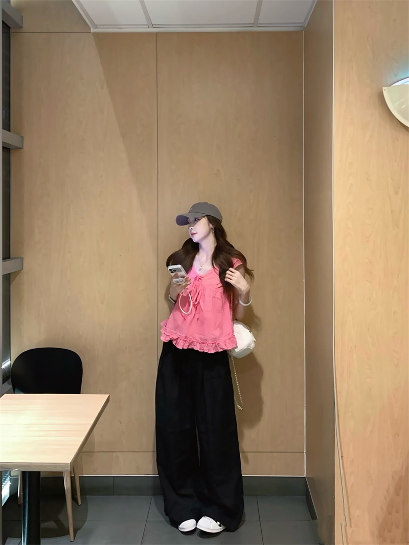 실사 V넥 레이스 조각 자카드 명중 가져 가라. 작은 날다 소매 인형 셔츠