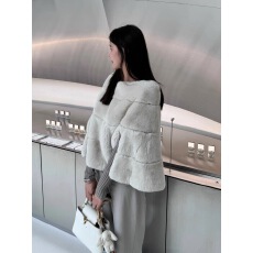 批发皮草女2025新款斗篷披肩时尚环保水貂皮草披风款年轻款披风