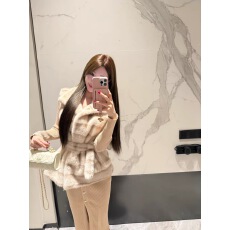 批发「暖杏奢光」重工马甲外套冬季气质<b class='q'>秋</b>冬轻奢日常显瘦