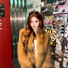 批发“冬日精灵”蓝狐坎毛晕染霜色<b class='q'>短款</b>仿狐狸毛<b class='q'>皮草</b>外套