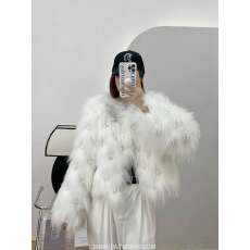 批发2025冬新款千金风轻奢重工蝴蝶结钻饰仿貉子毛<b class='q'>皮草</b><b class='q'>短款</b>毛毛外套女