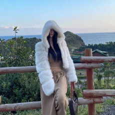 批发25s冬新<b class='q'>韩国</b>代购 小众水貂连帽短款温暖仿皮草<b class='q'>外套</b>