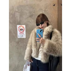 批发2025秋冬<b class='q'>短款</b>新款狐狸托卡毛皮加厚外套<b class='q'>皮草</b>年轻环保毛毛大衣