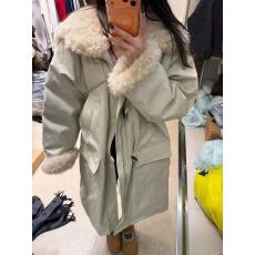 批发高级感2025冬季牛角扣派克服拉链宽松保暖白鸭绒羽绒服外套女