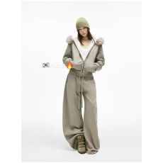 批发2025冬季新连帽狐狸毛长袖修身显瘦女上衣外套休闲<b class='q'>裤</b>加绒两件套潮