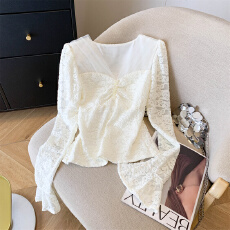 批发实拍~加绒保暖秋冬打底<b class='q'>蕾丝</b>衫25设计感V领修身飞飞袖上衣女外穿