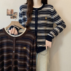 批发实拍 大码<b class='q'>女</b>装微胖 设计感细条纹软糯撞色针织开衫爆款春秋外套