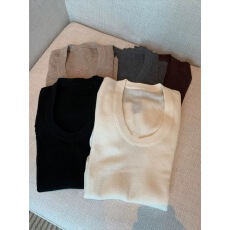 批发白色内搭U领针织羊毛打底衫女秋冬季修身显瘦正肩大领口长袖上衣