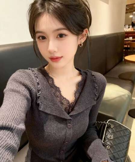 회색 V넥 레이스 측면 몸매 가꾸기 니트 스웨터 스웨터 여자 2026 봄 드레스 새로운 착용 가져 가라. 인사이드 가져 가라. 만나는 맨위