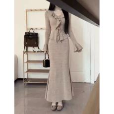 批发秋冬温柔风荷叶边V领长袖针织上衣+高腰显瘦包臀鱼尾裙<b class='q'>两件</b>套装女