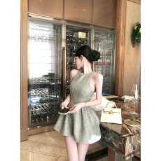 批发气质名媛御姐风高端精致挂脖短裙独特漂亮超好看连衣裙2026春季女