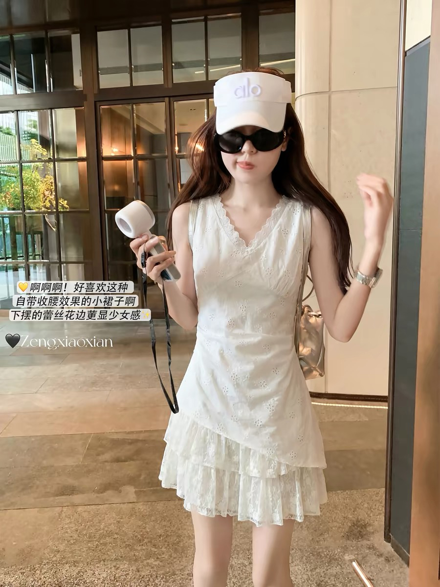 한 부서 레이스 조각 살구 색상 V넥 민소매 조끼 여성 드레스 여름 허리 수축 케이크 드레스 짧은 치마
